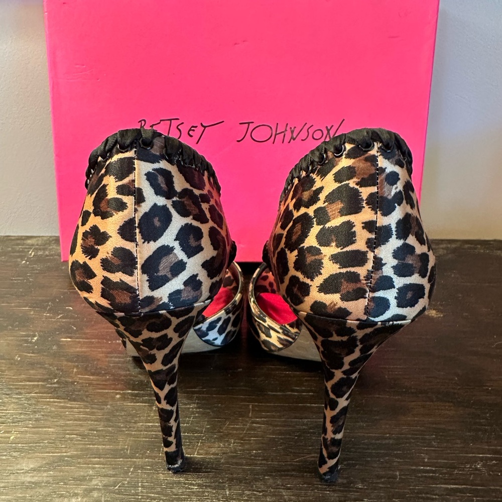 Betsey Johnson Leopard Heels - Picture 3 of 5